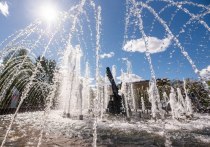 В столице Заполярья начинают запускать фонтаны. Это происходит раньше, чем обычно, из-за установившейся теплой погоды.
