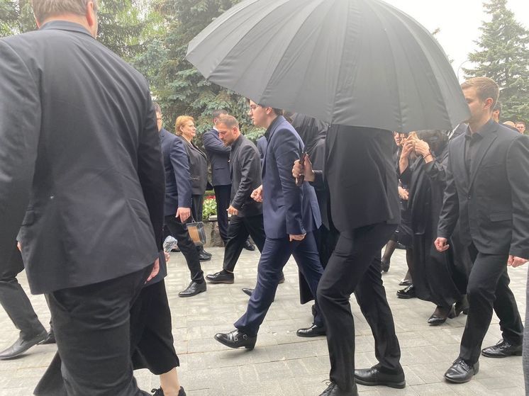 Диана Гурцкая приехала на похороны Петра Кучеренко в сопровождении «скорой помощи»