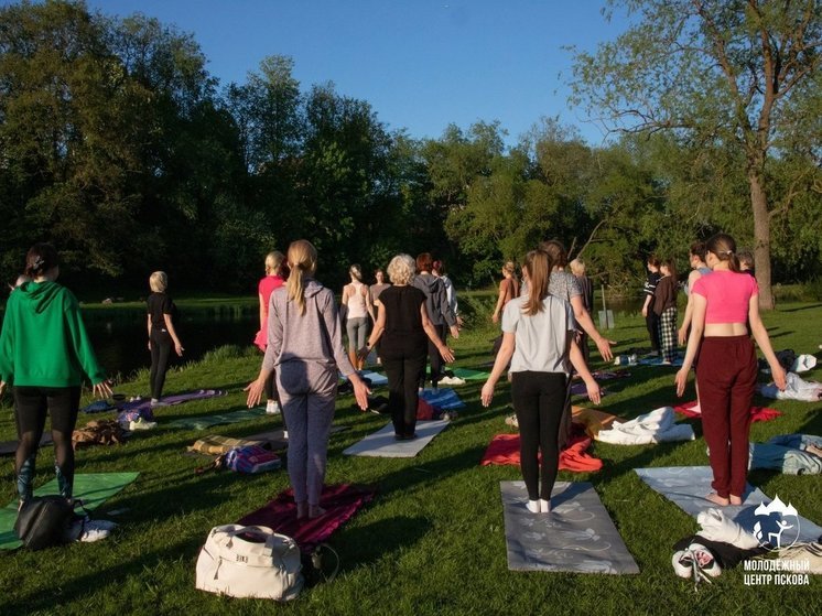 Бесплатное занятие по йоге пройдет в Пскове 30 мая