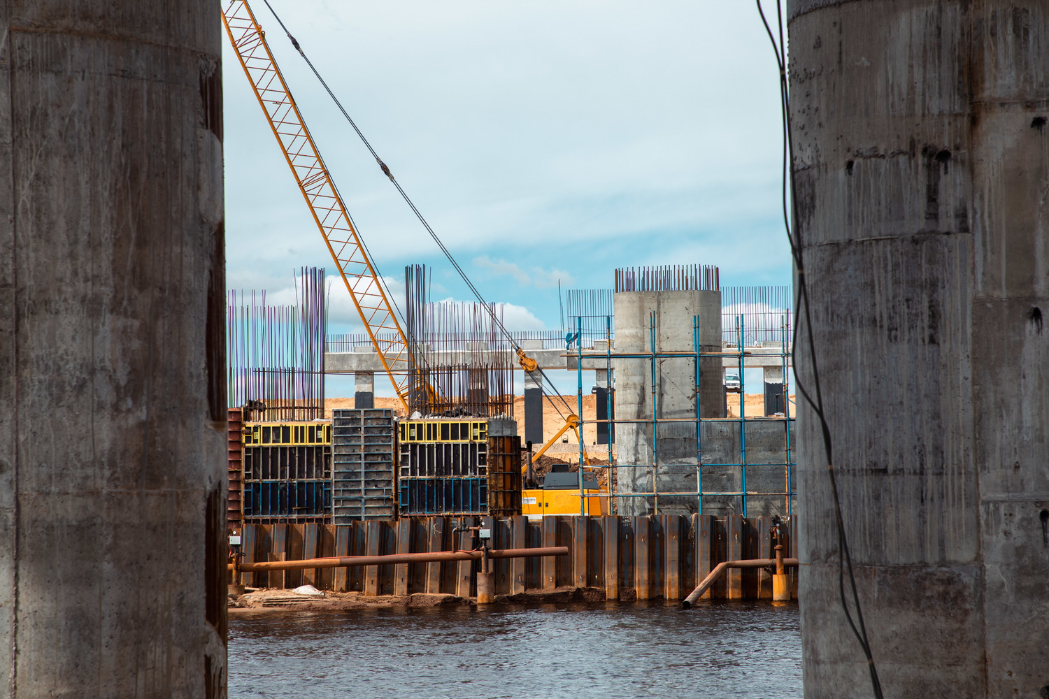Эксклюзивные фото со строительства "Северного обхода" под Тверью: тонны металла, сотни рабочих
