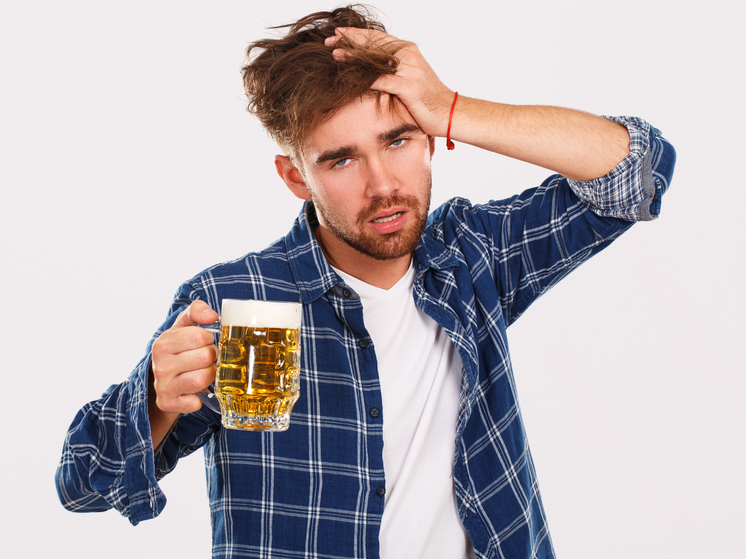 Хирург предупредил, что пиво вызывает склонность к конфликтам и депрессии