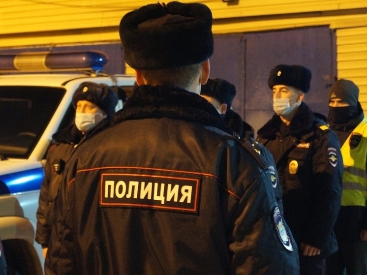 В Омске водитель иномарки во дворе сбил двух школьников