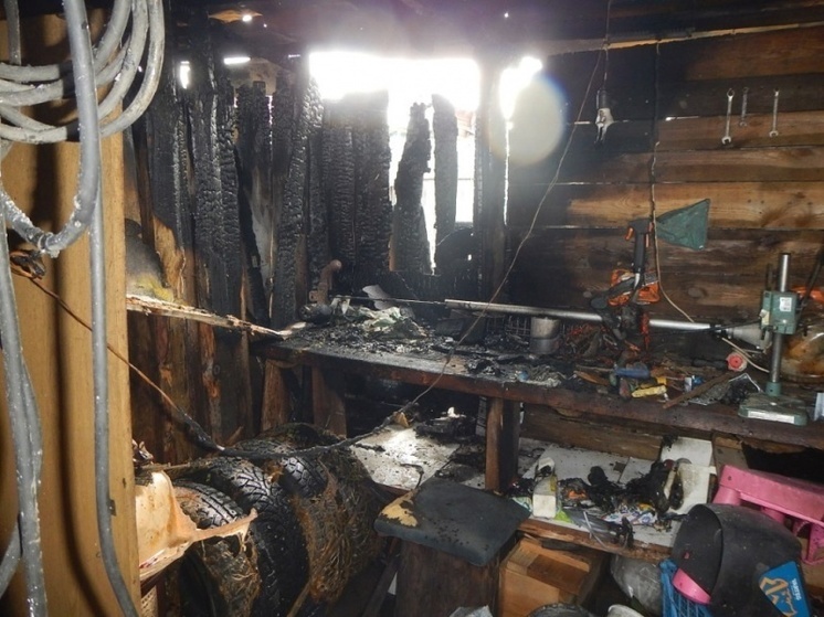 Пенсионерку из Томского района обвинили в умышленном поджоге соседской постройки