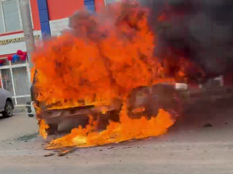 Водитель сгоревшего в Улан-Удэ автомобиля доставлена в больницу