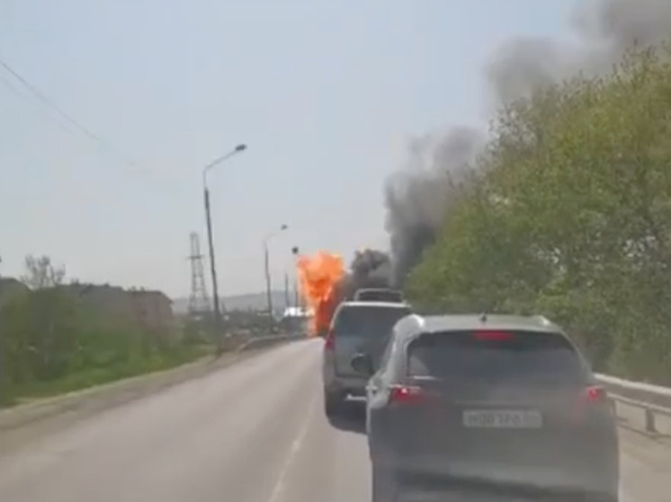 Автомобиль взорвался в пробке в Южно-Сахалинске