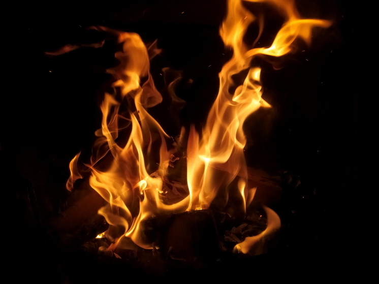 В Иркутской области подростки сожгли горку на детской площадке