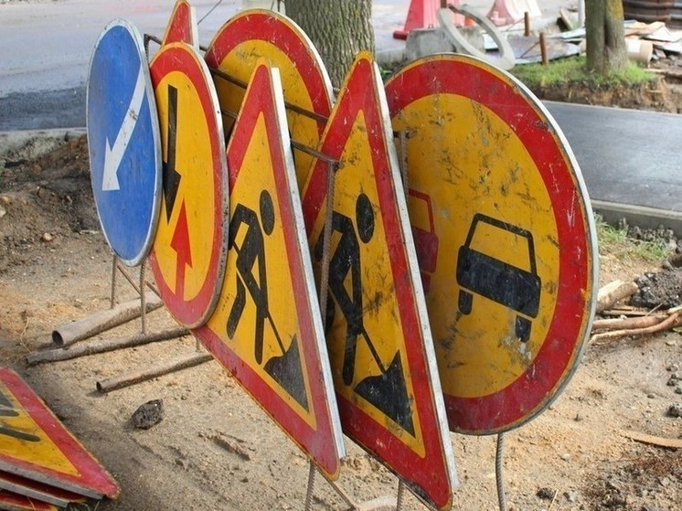 Специалисты ремонтируют магистральные улицы в Вытегре