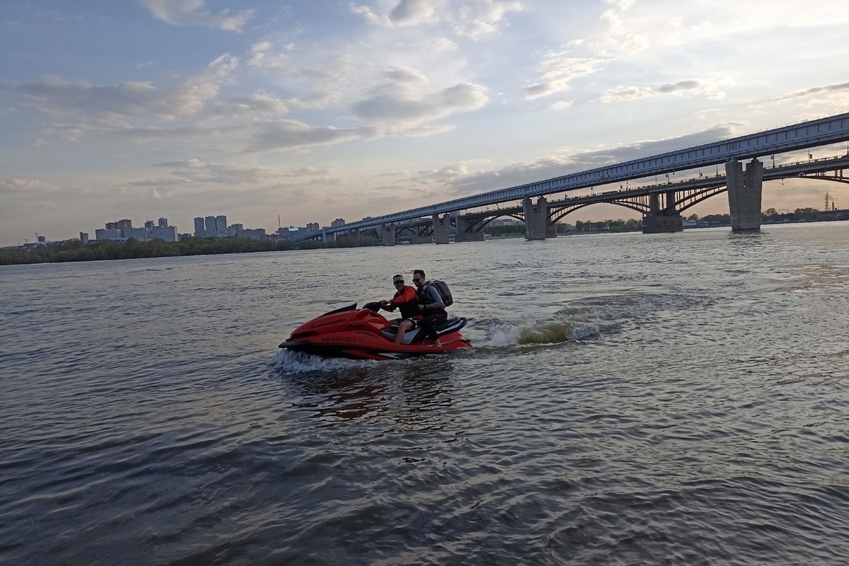 Сток новосибирск. Обь загрязнена. Видео с Оби Новосибирск. Вода с реки Обь.
