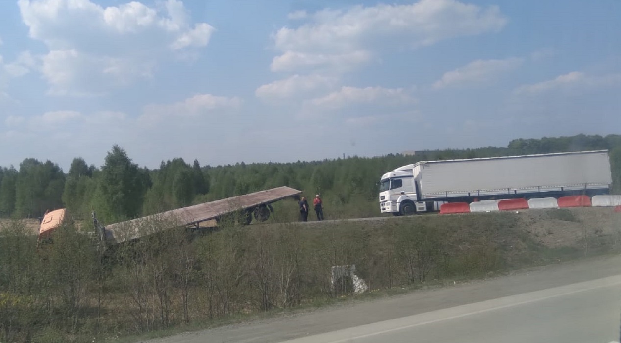 Перекрытие развязки у Ревды создает большие пробки на трассе Пермь –  Екатеринбург