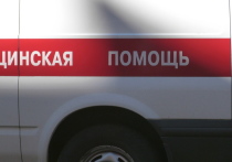 Северянин, который получил травмы при пожаре на Пригородной улице в Мурманске, скончался. С огнем боролись шесть подразделений.