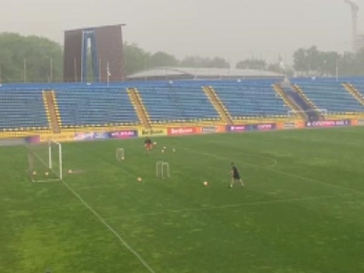 Ростовские футболисты отменили тренировку из-за потопа на поле после дождя