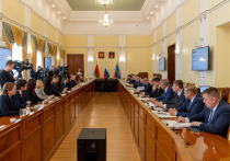 В Мурманске прошла встреча представителей регионального правительства с делегацией из Беларуси. Участники обсудили экономическое сотрудничество и увеличение объемов товарооборота.

