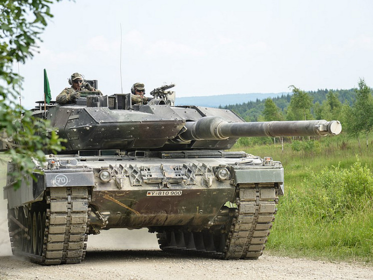 Испания передаст Украине еще четыре танка Leopard 2 и бронетранспортеры М-113