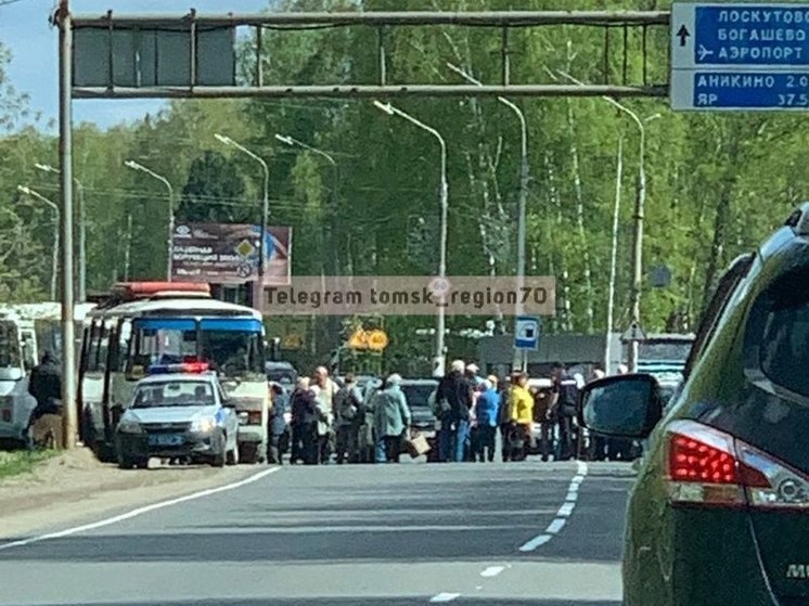 Пробки на Богашёвском тракте под Томском 25 мая  образовались из-за нелегальных автобусов