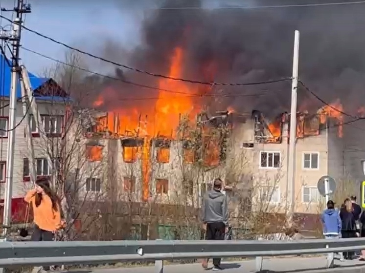 В Аксарке погорельцев из горящего дома в Юбилейном разместят в школе-интернате