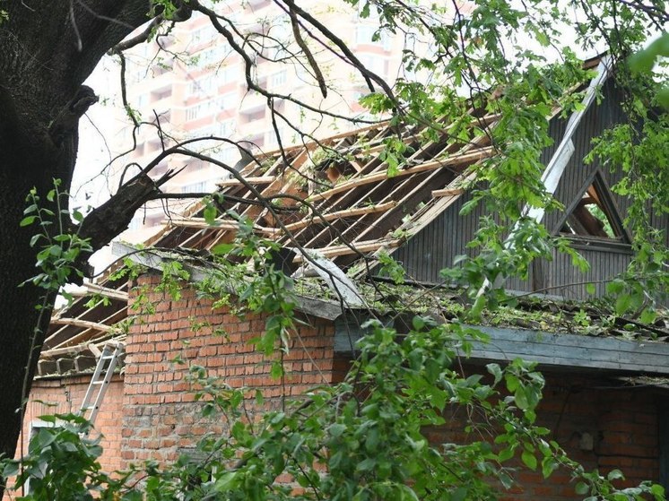В Краснодаре на улице Морской рано утром прозвучал хлопок, оказались повреждены здания