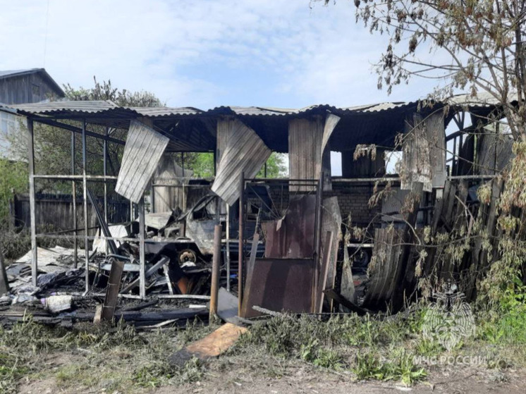 В Ивановской области мужчина, пытавшийся самостоятельно потушить гараж, получил ожоги лица