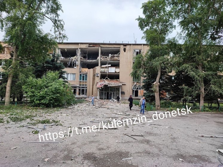 Украинская артиллерия открыла огонь по Калининскому району Донецка