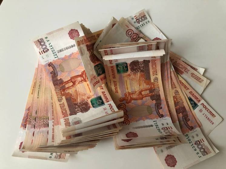 Пожилая петербурженка ради «сохранности» своих денег передала аферистам почти 1 млн рублей