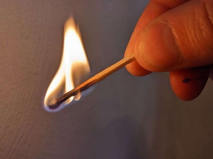 Житель Приамурья облил бензином и поджег свою знакомую