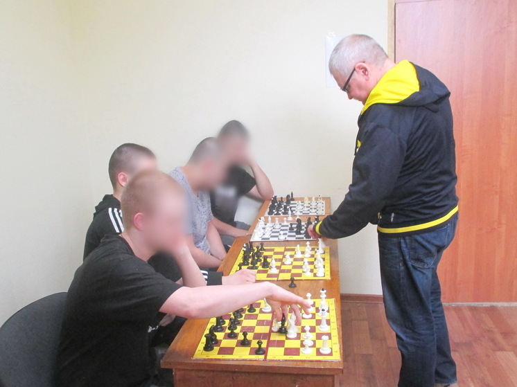 В Симферополе провели мастер-класс по шахматам для несовершеннолетних подозреваемых и обвиняемых