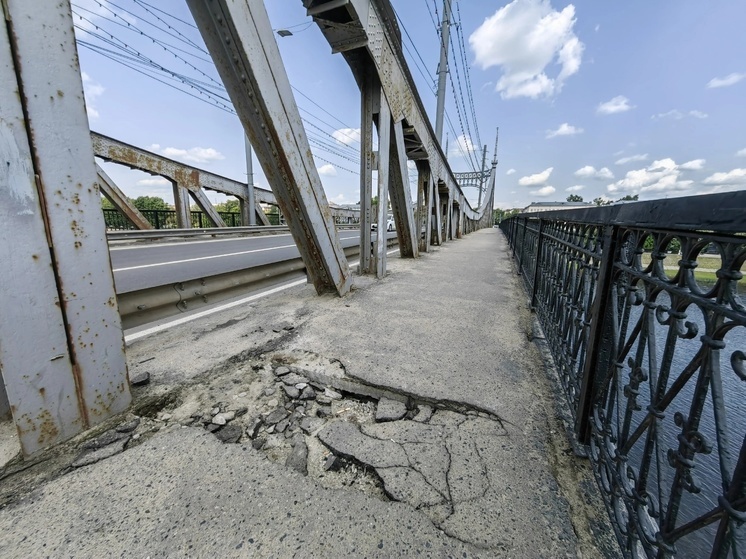 В Твери разрушается пешеходная зона Старого моста