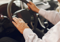 Депутат петербургского Заксобрания Павел Крупник предложил ввести новые меры контроля за здоровьем водителей старше 75 лет.