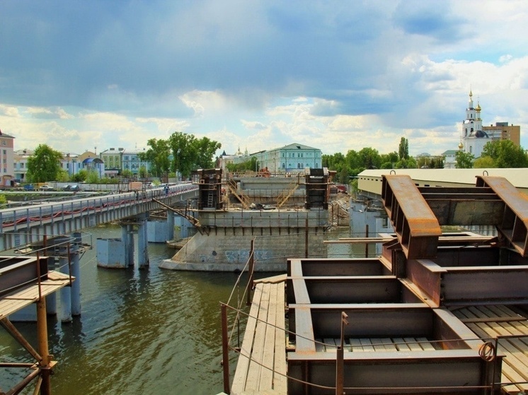 Полностью демонтировали центральный металлический пролёт Красного моста в Орле