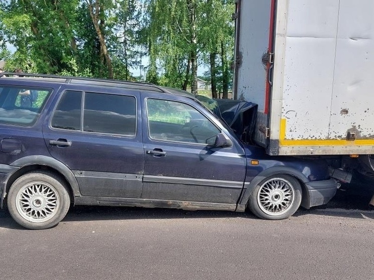 На трассе Тамбов – Шацк водитель иномарки попал под грузовик