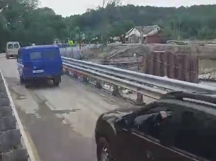 Всего за сутки в Мостовском районе отремонтировали подтопленный мост