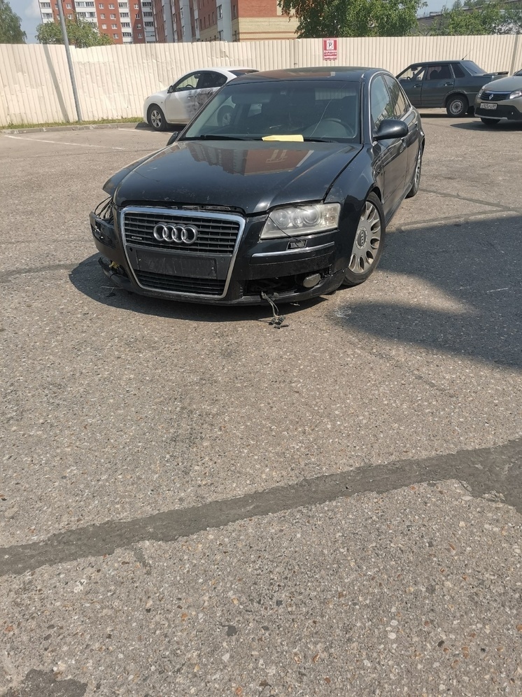 В Твери разыскивают хозяина оставленной без номеров Audi A8