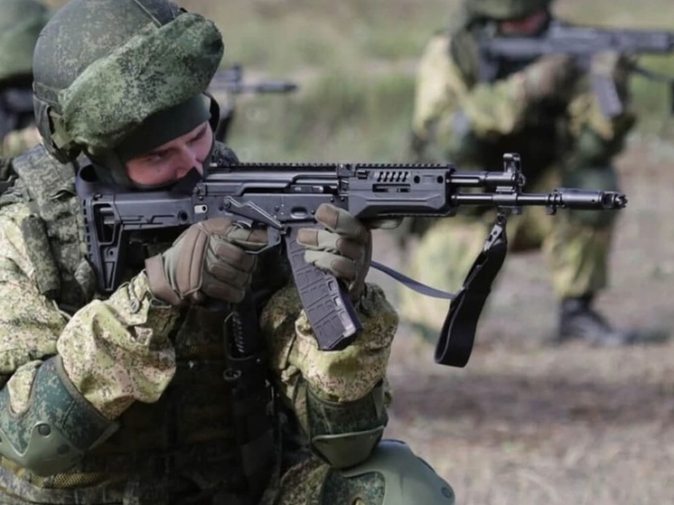 "Калашников" передал в войска новый автомат АК-12