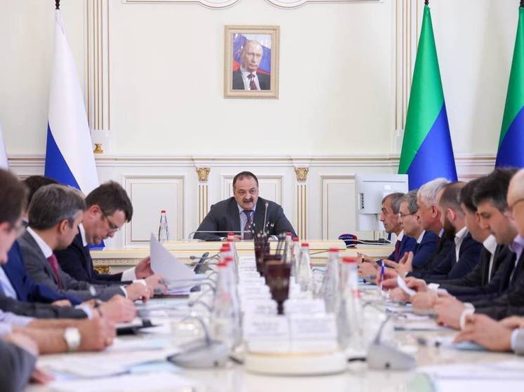 Глава Дагестана начал совещание по развитию Каспийского кластера