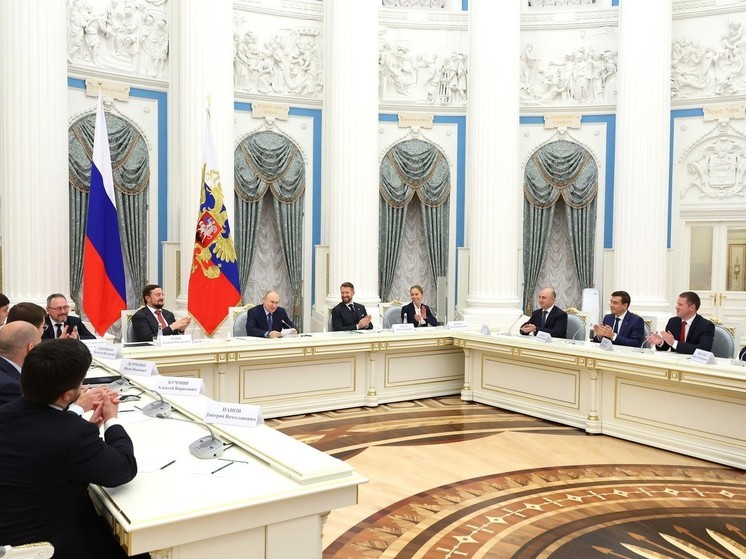Путин поручил правительству подготовить идеи по декриминализации некоторых экономических преступлений