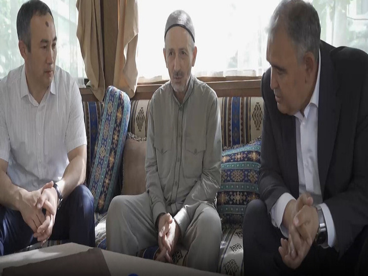 Муфтий Дагестана побеседовал с чиновниками