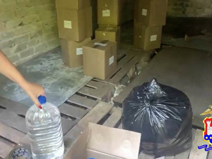 В Немане полицейские изъяли почти тонну нелегального алкоголя у местного жителя