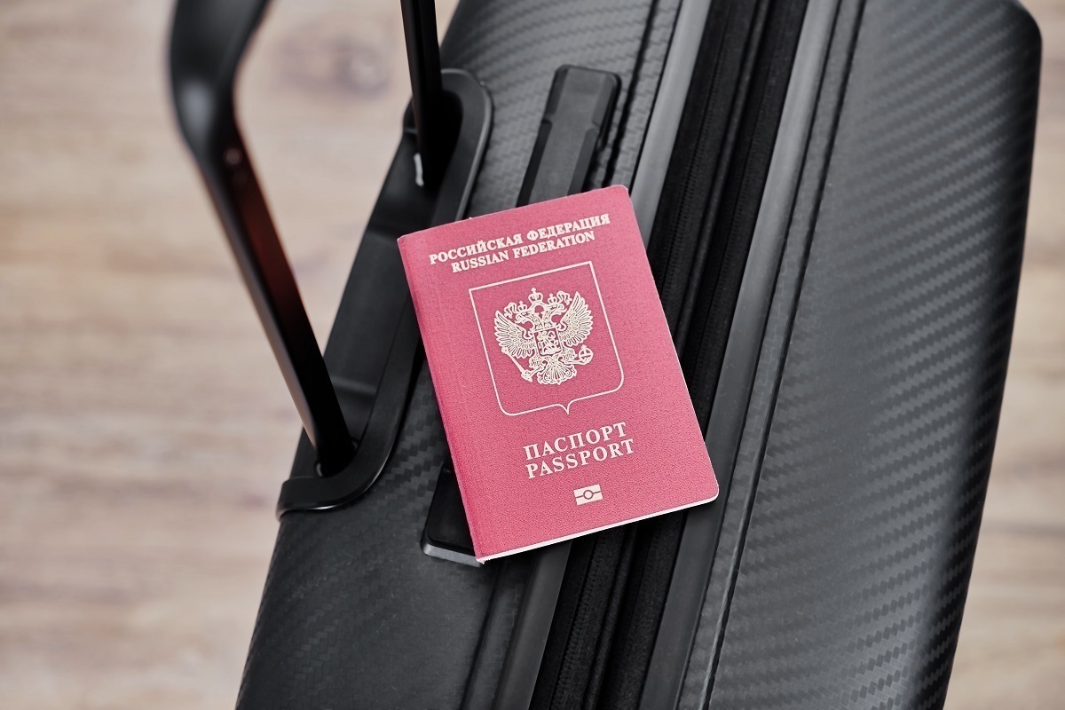 Пакуйте чемоданы: выдача биометрических загранпаспортов возобновится с 1 июня