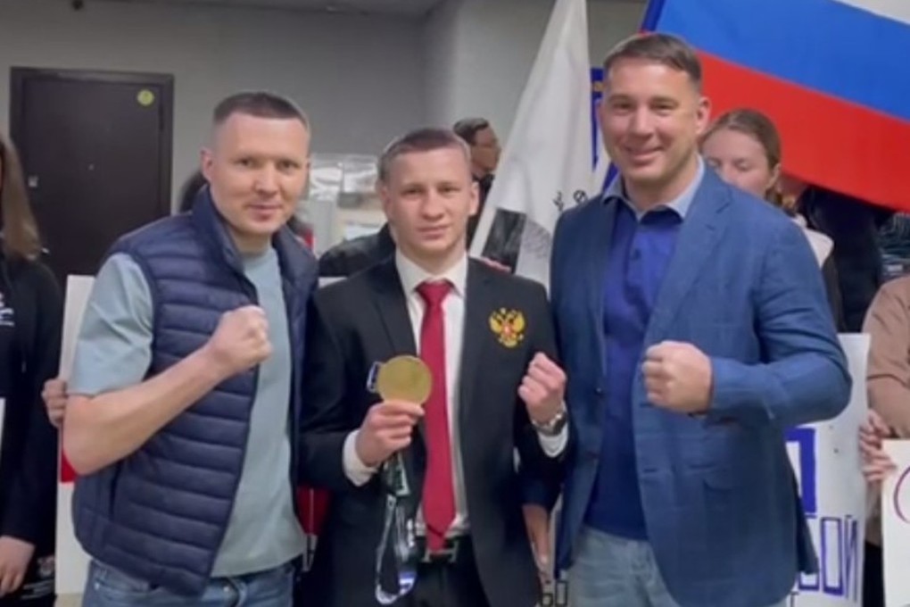 Bronze medalist of the World Boxing Championship Dmitry Dvali was met at the Chita airport