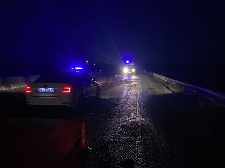 В Новосибирске трое мужчин пострадали в ночном ДТП с фурой на Бердском шоссе
