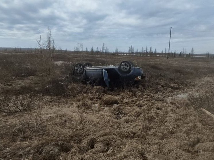 Двое пострадали: близ Лабытнанги опрокинулась иномарка