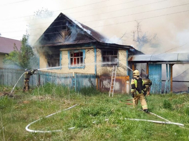 Двое можгинцев погибли при пожаре в частном доме