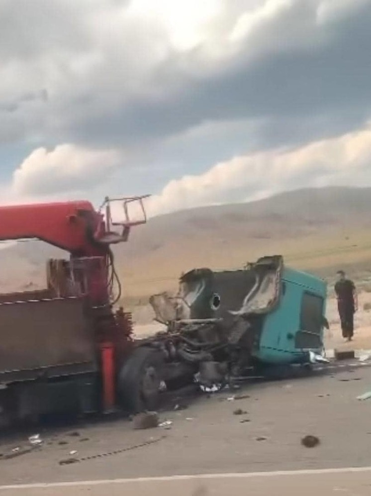 Под Бишкеком в ДТП на объездной погибли шестеро взрослых и двое детей