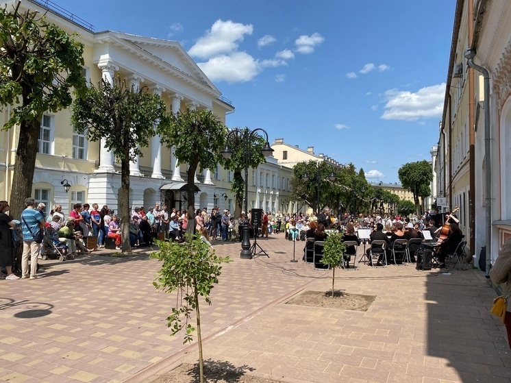 В центре Смоленска прошел уличный фестиваль «Арт-Маяковский»
