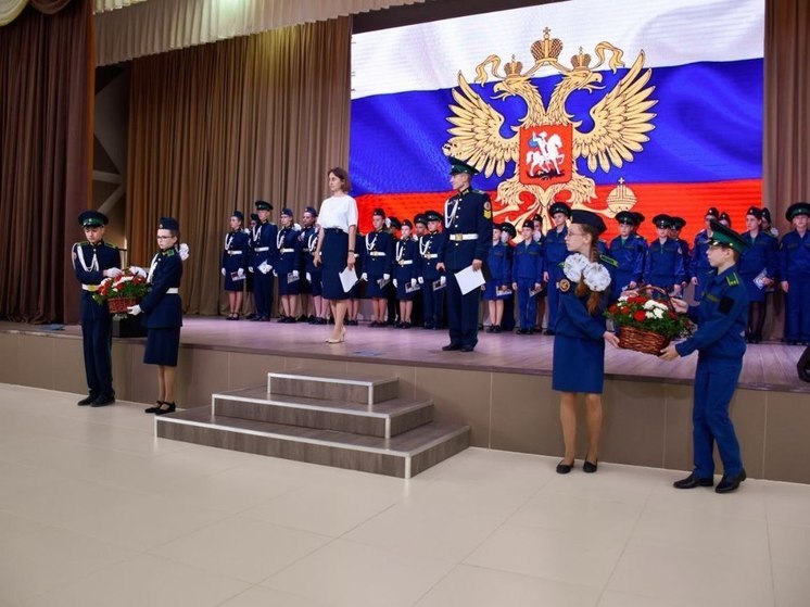 В Курске ко Дню пограничника в школе № 62 прошло посвящение в кадеты