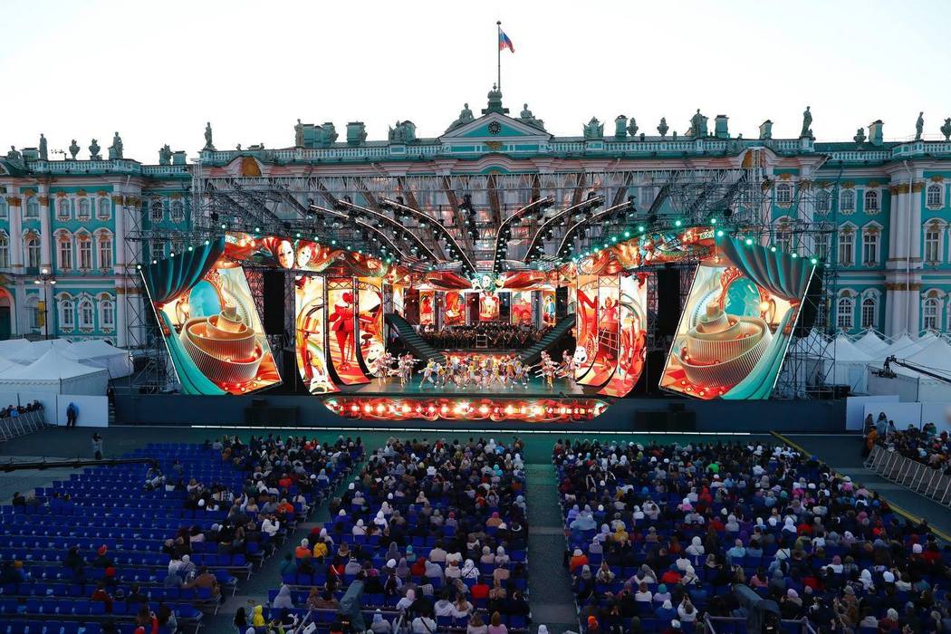 Яркое шоу и звезды мировой оперы: чем удивил концерт «Классика на Дворцовой» в Петербурге