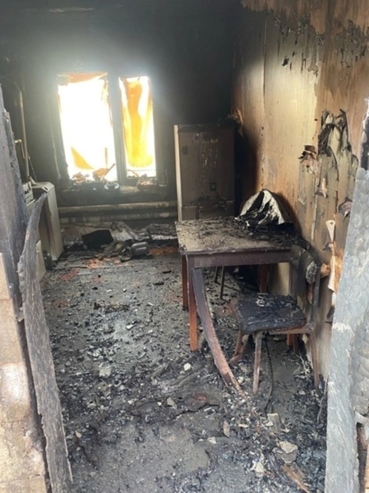 В южноуральском поселке у фельдшера сгорел дом
