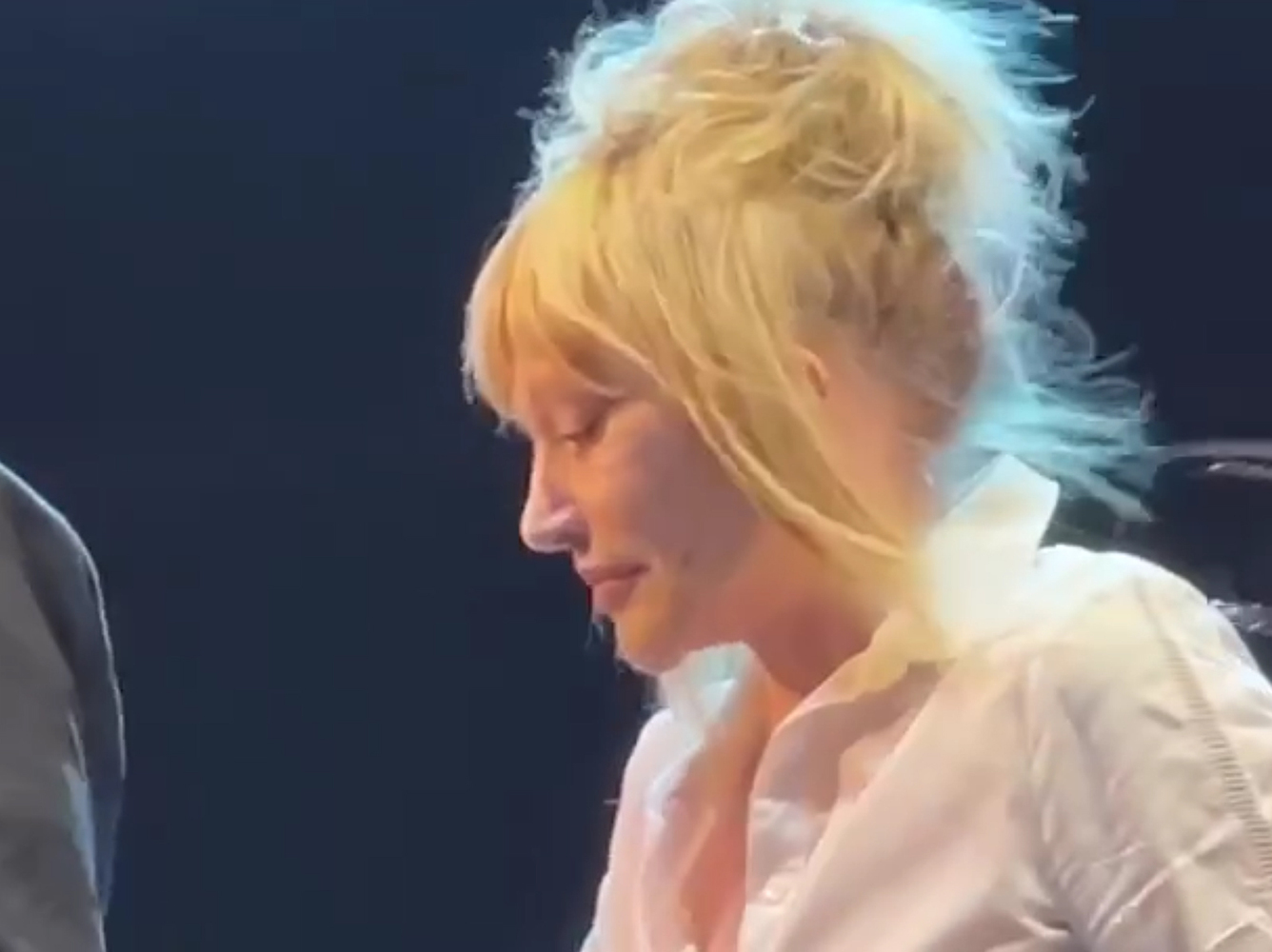 White blouse and wrinkled jeans: Pugacheva came to the concert 