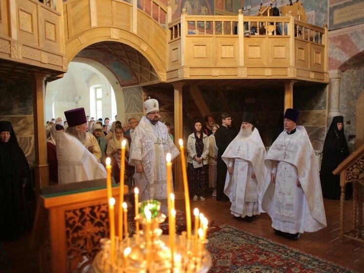 Православные верующие отмечают день памяти основателя Троице-Сыпанова Пахомиево-Нерехтского монастыря