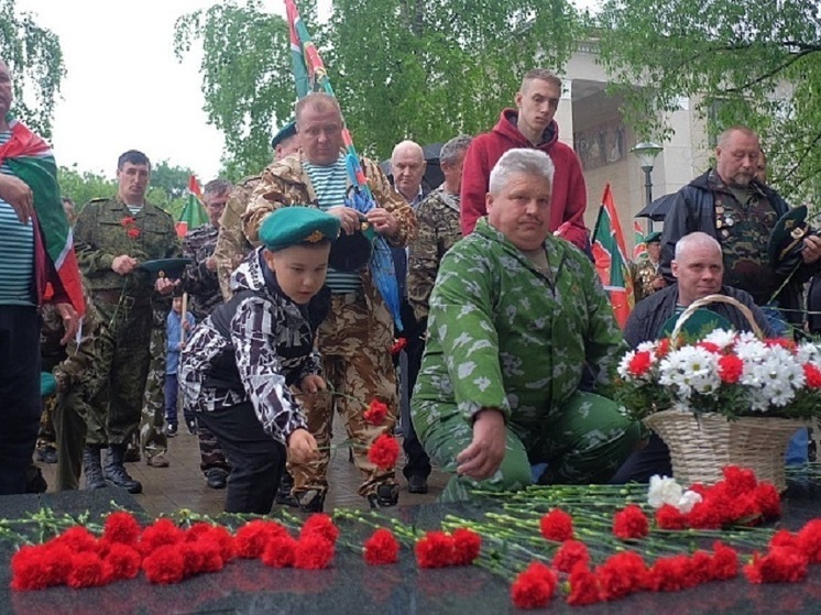 Память погибших пограничников торжественно почтили в Кирове