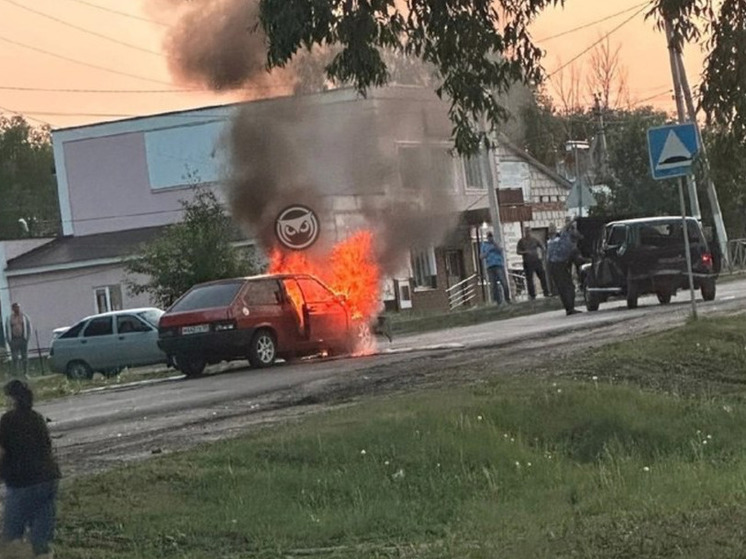 Жуткое ДТП в Белинском: машина вспыхнула на глазах шокированных прохожих